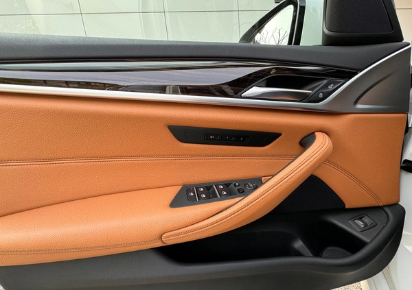 BMW Seria 5 cena 247000 przebieg: 89975, rok produkcji 2020 z Poznań małe 781